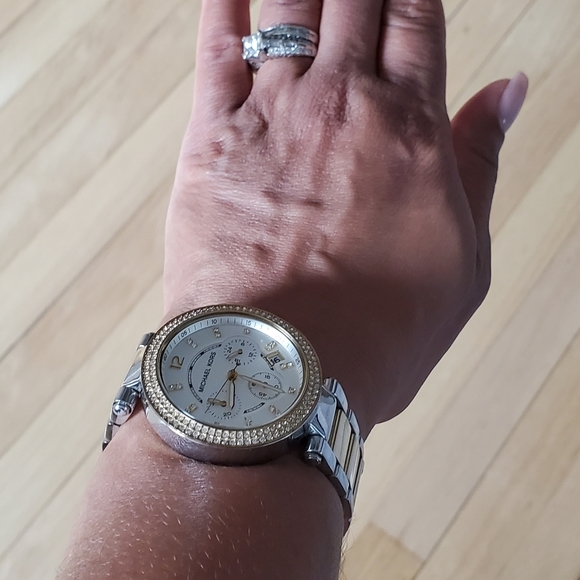 Authentic: Michael Kors Parker Two Tone Watch with box - Picture 12 of 15